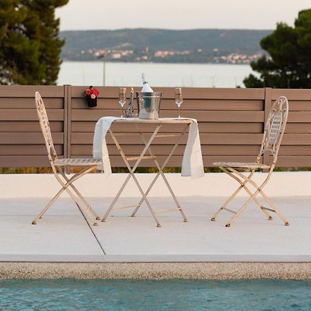 Beach Haven House With Pool And Jacuzzi Kaštela Esterno foto