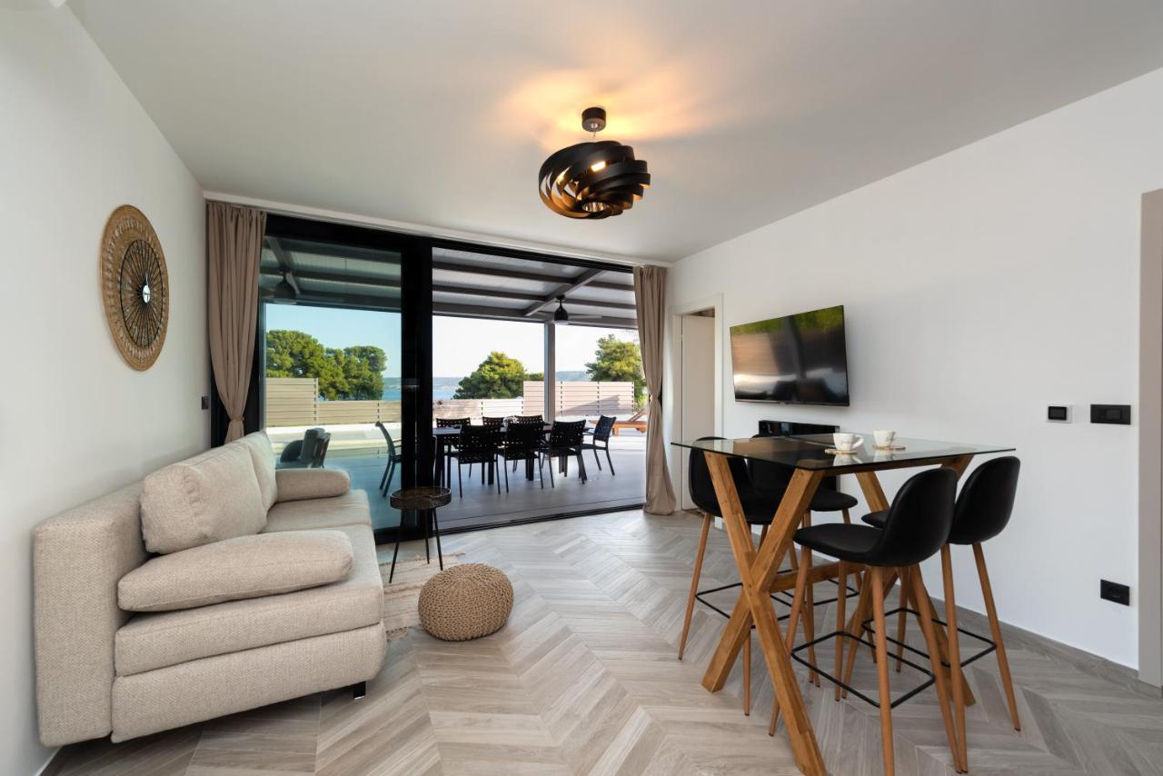 Beach Haven House With Pool And Jacuzzi Kaštela Esterno foto