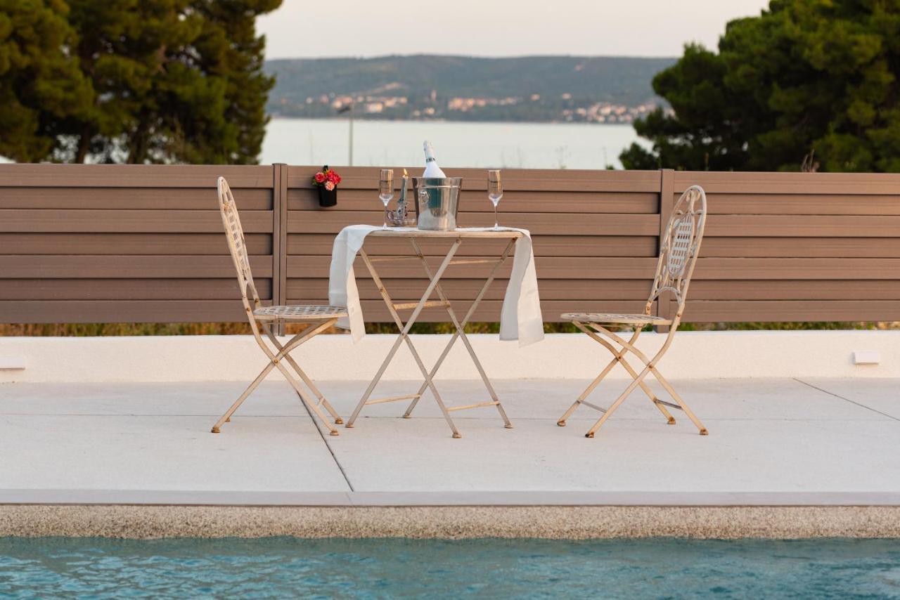 Beach Haven House With Pool And Jacuzzi Kaštela Esterno foto