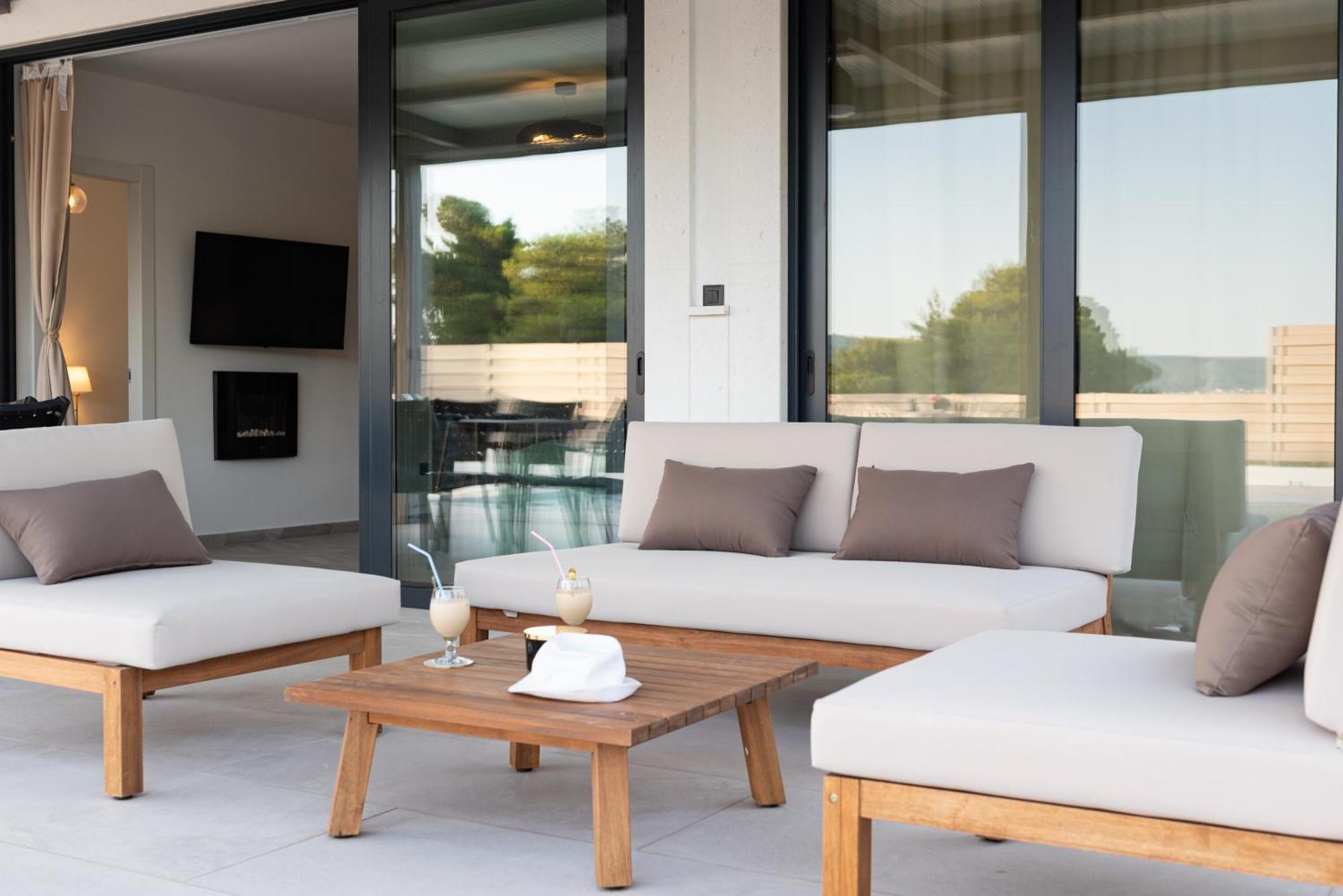 Beach Haven House With Pool And Jacuzzi Kaštela Esterno foto
