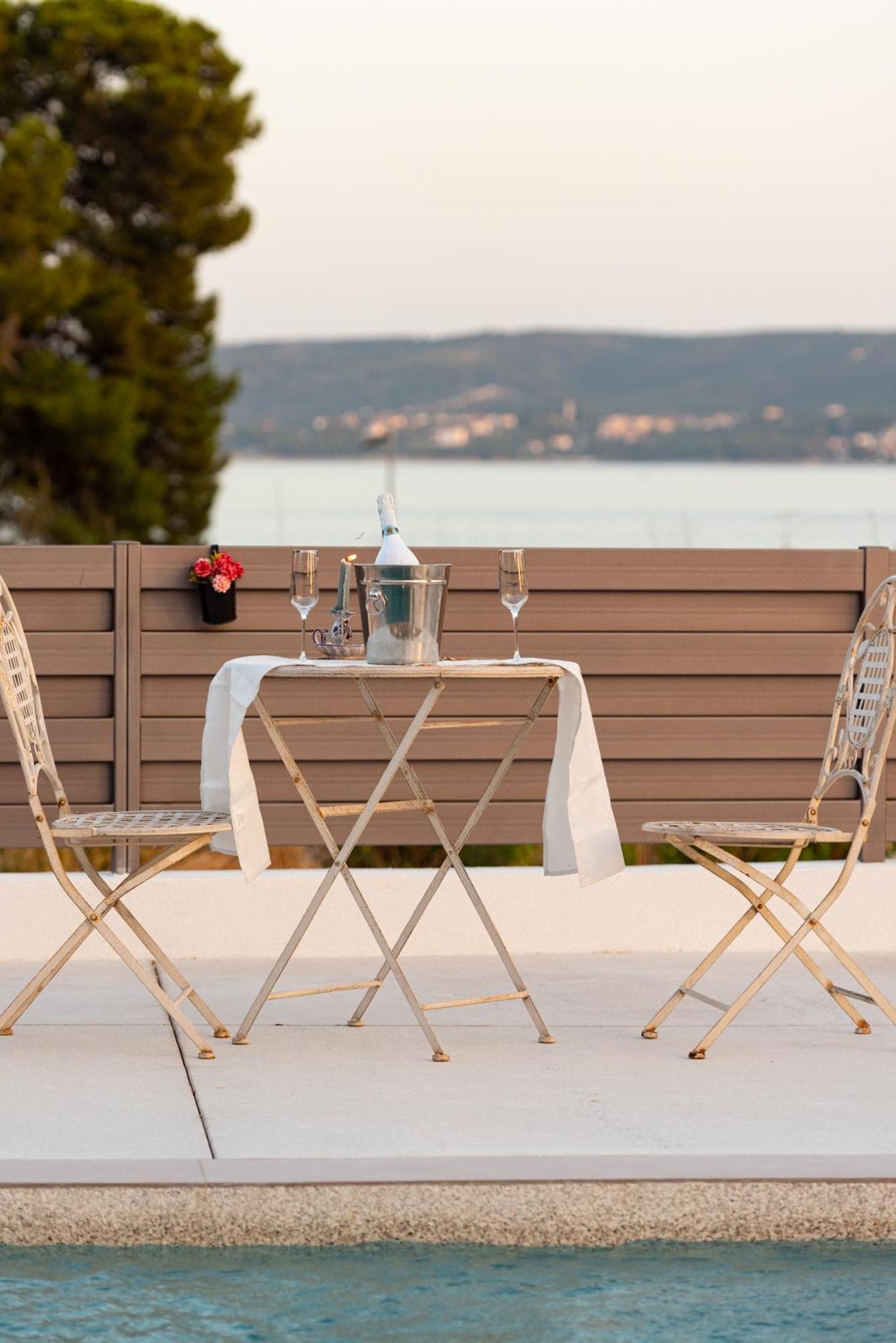 Beach Haven House With Pool And Jacuzzi Kaštela Esterno foto