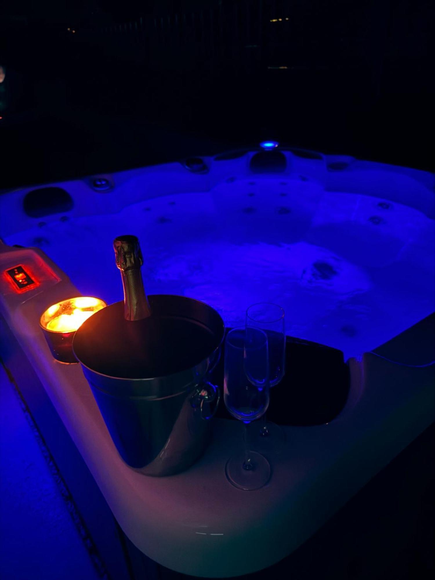 Beach Haven House With Pool And Jacuzzi Kaštela Esterno foto