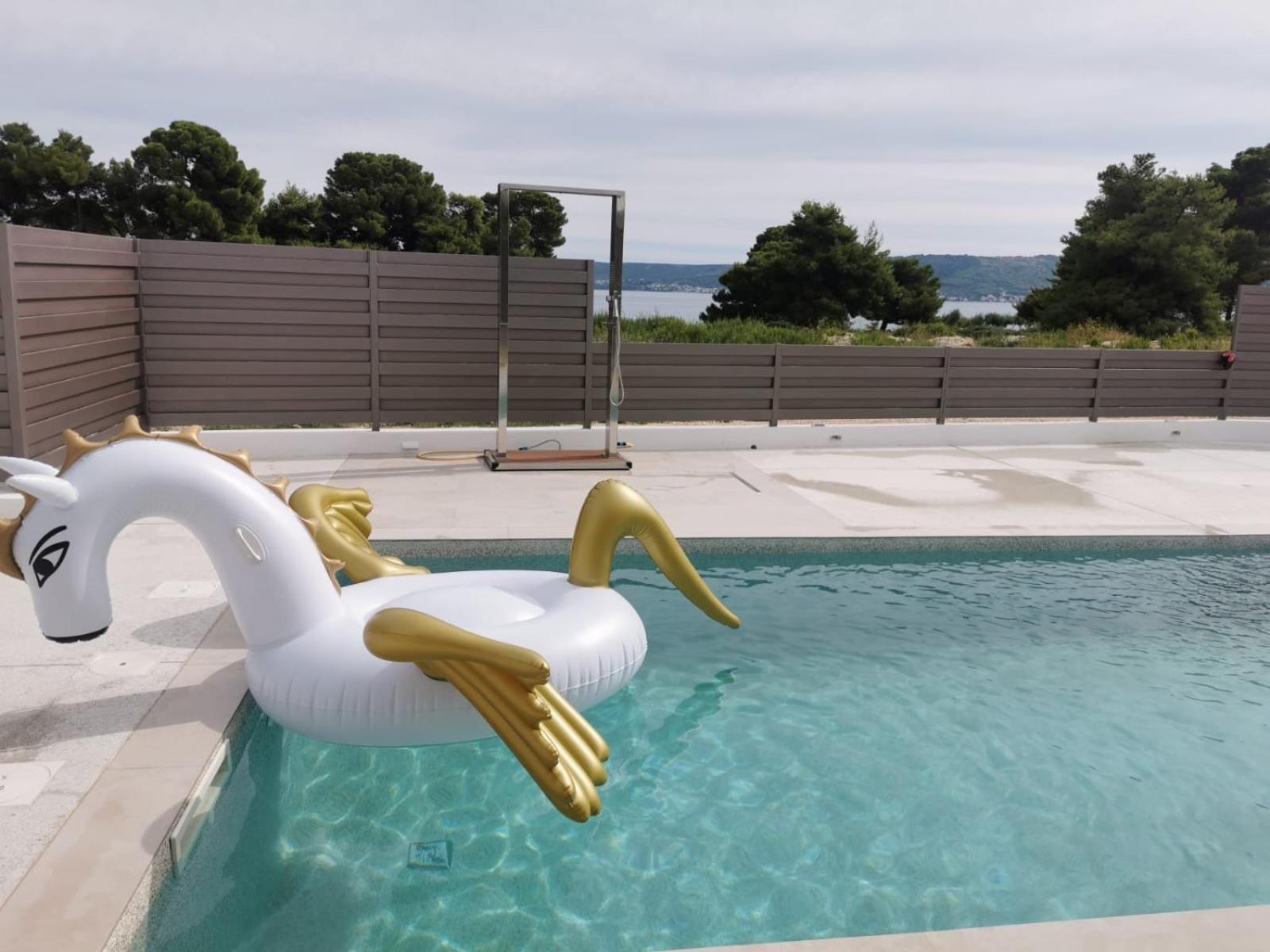 Beach Haven House With Pool And Jacuzzi Kaštela Esterno foto